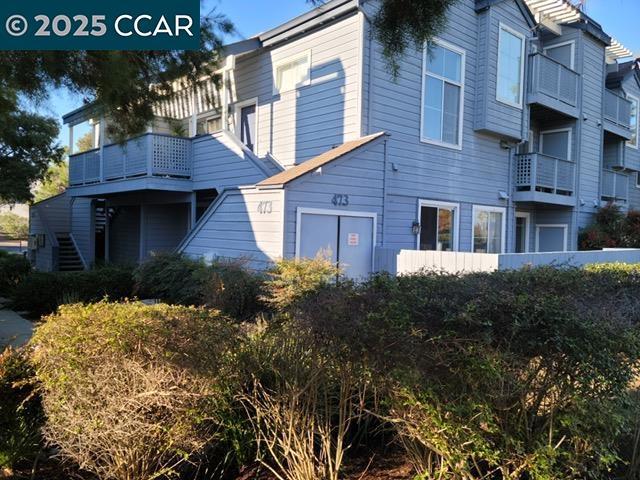 473 Cork Harbour Cir, Redwood City CA: https://media.crmls.org/mediaz/e5fbe59d-ba14-4a54-a293-4f5115cd444f.jpg