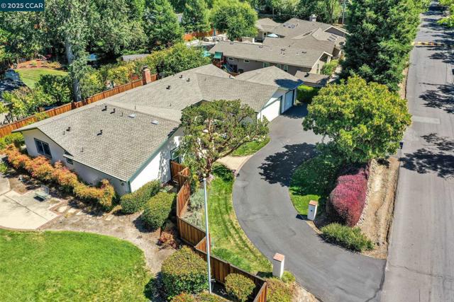 2032 Vanderslice Ave, Walnut Creek CA: https://media.crmls.org/mediaz/e5fc4184-27cb-4cce-b287-eba1e5e6448b.jpg