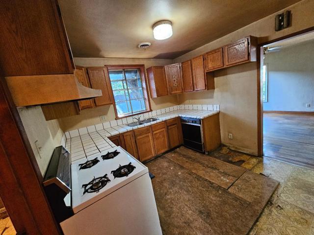 3234 Hoover Street, Redwood City CA: https://media.crmls.org/mediaz/e5fc5f9f-6005-4fb3-8870-e45cfa895c74.jpg