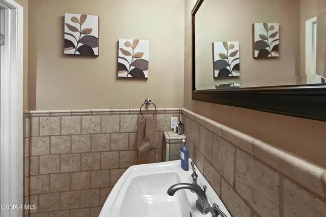 2228 Oak Haven Avenue, Simi Valley CA: https://media.crmls.org/mediaz/e5fd5f47-239e-498d-b9f7-182bb86293a8.jpg