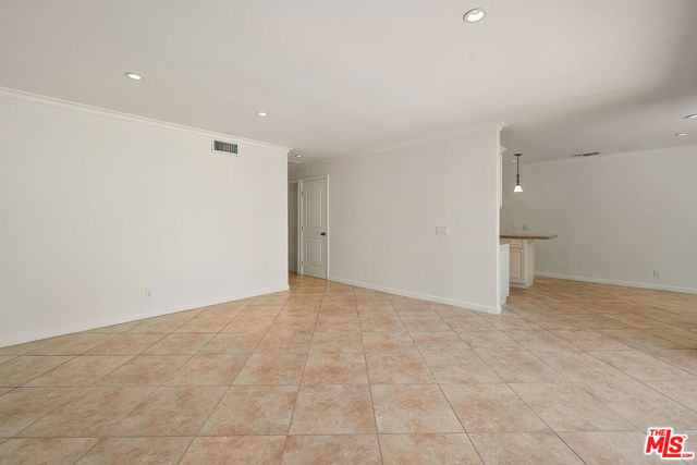 6521 Wystone Avenue, 1 photo 5