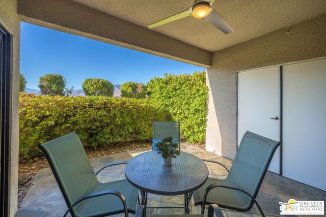 255 Avenida Caballeros, Palm Springs, California 92262, 2 Bedrooms Bedrooms, ,Condominium,For Sale,Avenida Caballeros,24433207