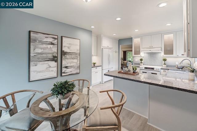 Image 11 of 58 For 925 Terra California Dr  6