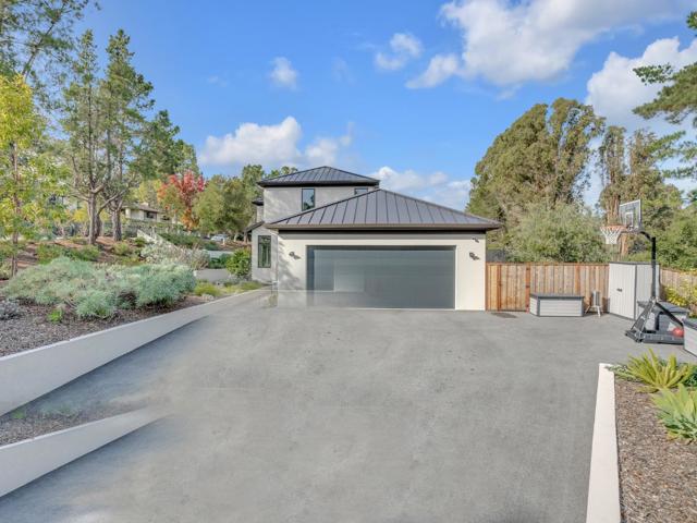 60 Glengarry Way, Hillsborough CA: https://media.crmls.org/mediaz/e5fec99b-74e0-495e-ab4e-1c69a95277a5.jpg