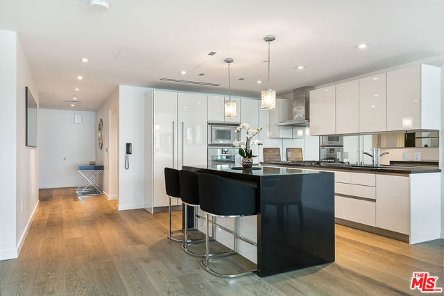 9000 W 3rd Street, Los Angeles CA: https://media.crmls.org/mediaz/e5ff61f0-c528-4df7-9390-3ed3ebf89367.jpg