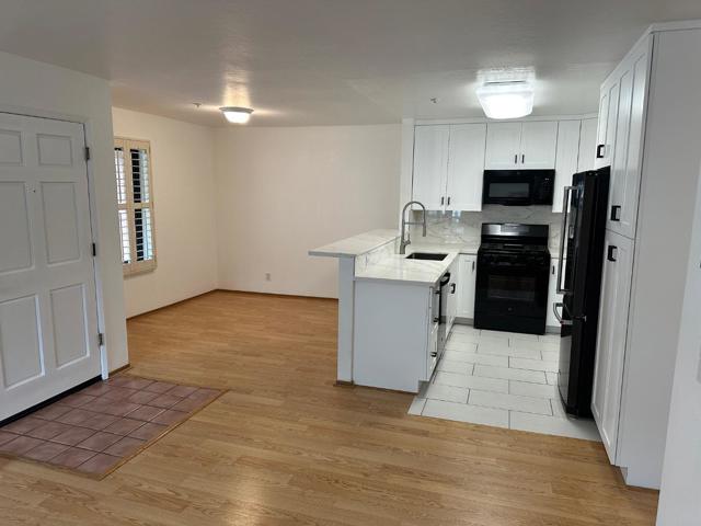 808 Red Leaf Court, San Francisco CA: https://media.crmls.org/mediaz/e600423a-5d4c-49b3-ba78-8f6635007ceb.jpg