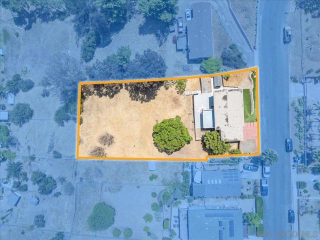 2035 Paradise St, San Diego CA: https://media.crmls.org/mediaz/e60046eb-7965-4a30-ba54-26cce732c995.jpg
