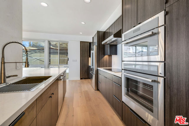 515 Ocean Avenue, Santa Monica CA: https://media.crmls.org/mediaz/e60096c8-4601-4610-986f-dfe341d99ea1.jpg