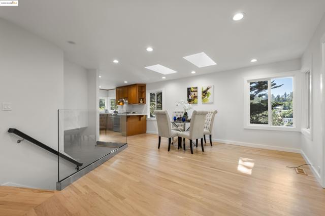 6537 Aitken Dr, Oakland CA: https://media.crmls.org/mediaz/e600971b-cf2a-493c-a860-13156886e669.jpg