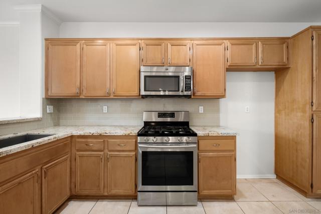 10960 Ivy Hill Dr, San Diego CA: https://media.crmls.org/mediaz/e6009c0b-98ac-438c-8c2c-bf06427510ce.jpg