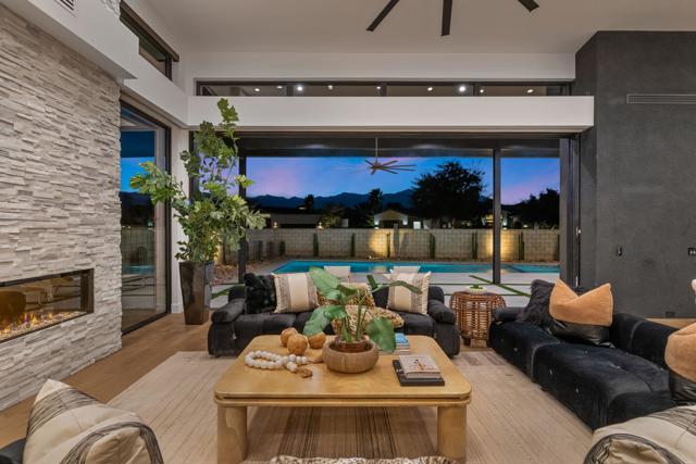 3 Siena Vista Court, Rancho Mirage CA: https://media.crmls.org/mediaz/e600a9bc-1e86-462e-b388-c69dfa6b0f43.jpg