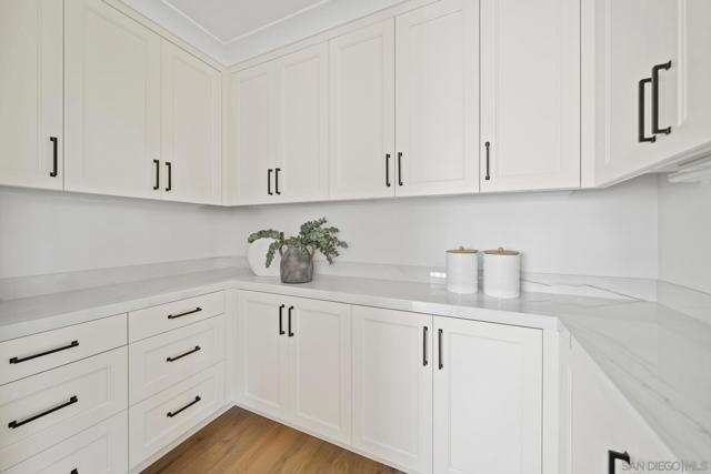461 Country Club Ln, Coronado CA: https://media.crmls.org/mediaz/e600caae-9f09-461d-b70b-531161f86dae.jpg