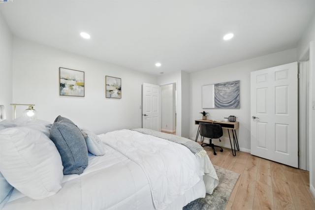 1116 Brewster Ave, Redwood City CA: https://media.crmls.org/mediaz/e600cbf7-9bd6-4c02-9f26-2ccb8067a13d.jpg