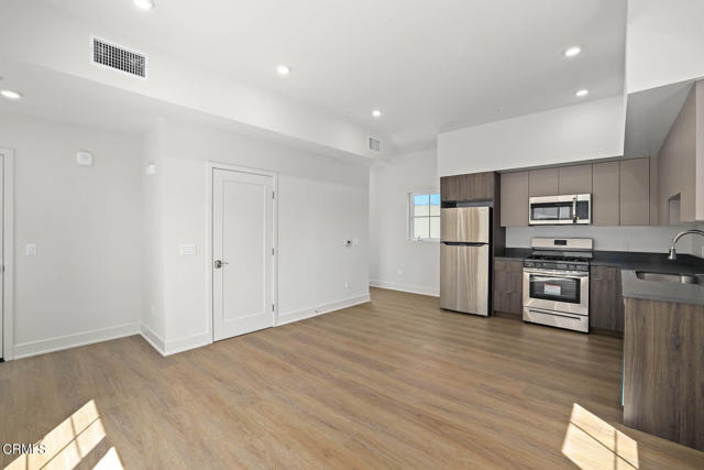 834 N Fair Oaks Avenue, Pasadena CA: https://media.crmls.org/mediaz/e600d15a-511b-4e89-9333-4bf83682878f.jpg