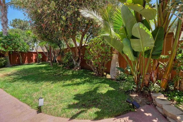 7020 Snapdragon Dr, Carlsbad CA: https://media.crmls.org/mediaz/e600e769-8c92-483f-ab93-b05d307e20a4.jpg