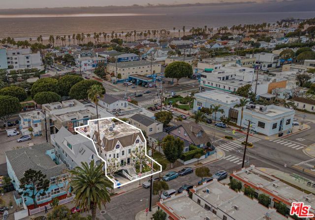 2622 2nd Street, Santa Monica CA: https://media.crmls.org/mediaz/e60102b8-35f9-4f26-8caa-6e793f2c39ae.jpg