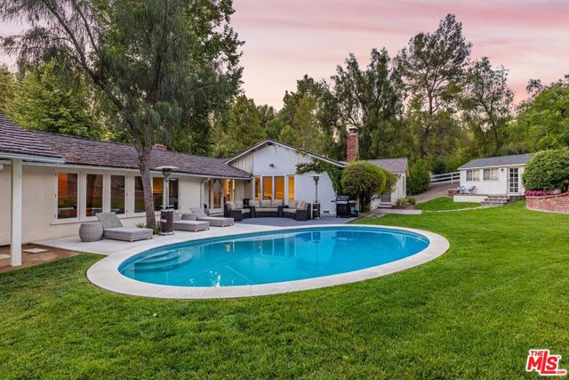 5840 Round Meadow Road, Hidden Hills CA: https://media.crmls.org/mediaz/e60180ad-da8e-4b78-8341-ff4739981d92.jpg