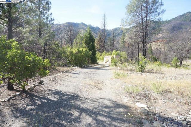 101 River Acres, Junction City CA: https://media.crmls.org/mediaz/e601c513-81e6-45b4-8ed0-f82b3ad29f2f.jpg