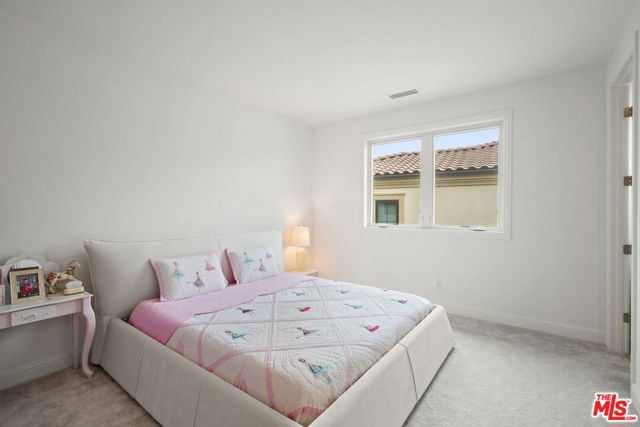 20244 W Albion Way, Porter Ranch CA: https://media.crmls.org/mediaz/e601d25d-64d9-4586-a3d9-b1d15b9c3221.jpg
