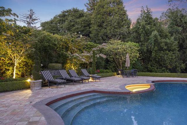 2307 Easton Drive, Burlingame CA: https://media.crmls.org/mediaz/e6024206-8260-4183-9fef-9658b4d6410f.jpg