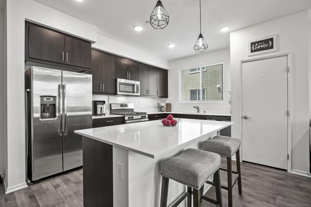 5402 Sand Arch Ln 199, San Diego CA: https://media.crmls.org/mediaz/e603176e-824f-4f2c-ad06-9c04ce1a83be.jpg