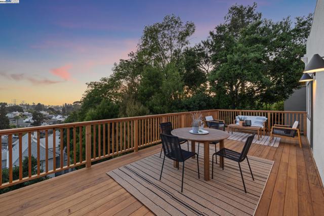 1129 WELLINGTON STREET, Oakland CA: https://media.crmls.org/mediaz/e603a2e4-842c-4d57-8380-063989eee126.jpg