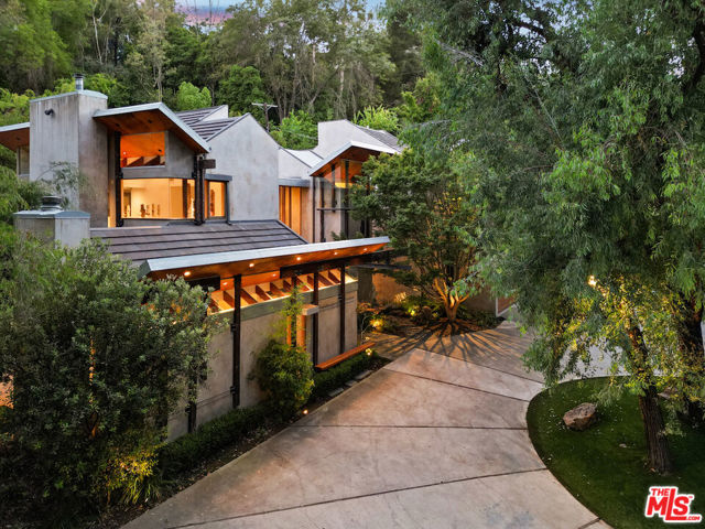 7728 Woodrow Wilson Drive, Los Angeles CA: https://media.crmls.org/mediaz/e603a4d0-23ba-454c-9c6e-cc76f27148d9.jpg