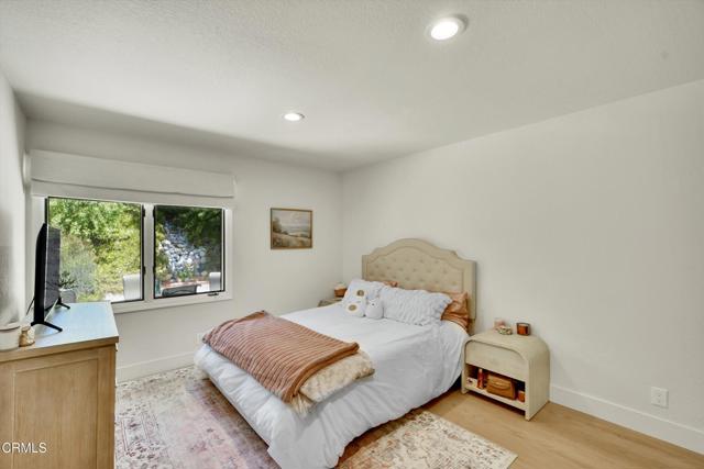 4559 Rayburn Street, Westlake Village CA: https://media.crmls.org/mediaz/e603ed4c-1627-4816-989d-4e428db13098.jpg