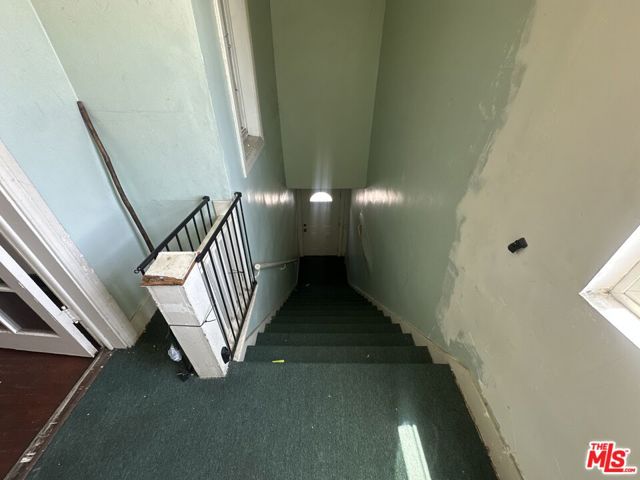1117 N Alexandria Avenue, Los Angeles CA: https://media.crmls.org/mediaz/e60460c7-45a5-43e6-b1e1-0aa49943642b.jpg
