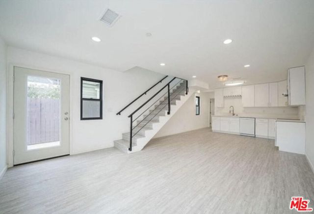 4110 1/2 S Normandie Avenue, Los Angeles CA: https://media.crmls.org/mediaz/e604bf56-72b7-4a33-ba21-f78d124ec3a5.jpg