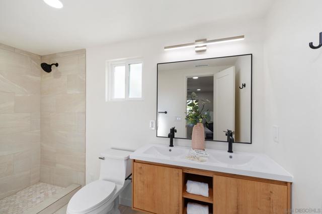 4626 4628 Derrick dr, San Diego CA: https://media.crmls.org/mediaz/e604bf8c-854b-460e-8835-b64951d53d10.jpg