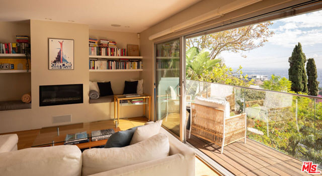 2158 Sunset Plaza Drive, Los Angeles CA: https://media.crmls.org/mediaz/e604e46b-cac2-4dec-81b5-bbd61a4b15ea.jpg