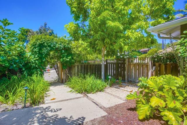 Detail Gallery Image 6 of 55 For 907 Poppy Lane, Carlsbad,  CA 92011 - 4 Beds | 4 Baths
