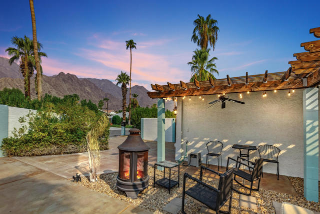 52790 Avenida Obregon, La Quinta CA: https://media.crmls.org/mediaz/e60532a9-8390-4e52-81da-7ad5cfe30ad2.jpg