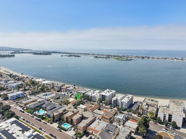 3843 Riviera Drive, San Diego CA: https://media.crmls.org/mediaz/e6053a3b-3b97-4d18-a0f0-e23a76a53482.jpg