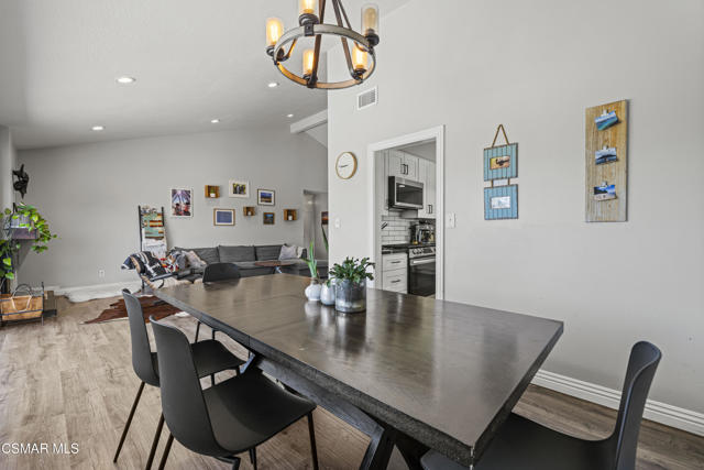 915 W Marcello Avenue, Thousand Oaks CA: https://media.crmls.org/mediaz/e60587f0-9ec7-46f5-a92f-a2378b1a5cbf.jpg
