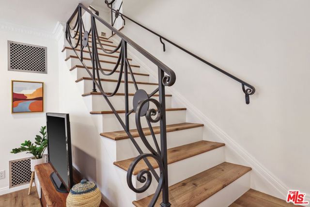 817 6th Street, Santa Monica CA: https://media.crmls.org/mediaz/e605e950-ae55-48e7-a744-53cb4939dd2a.jpg