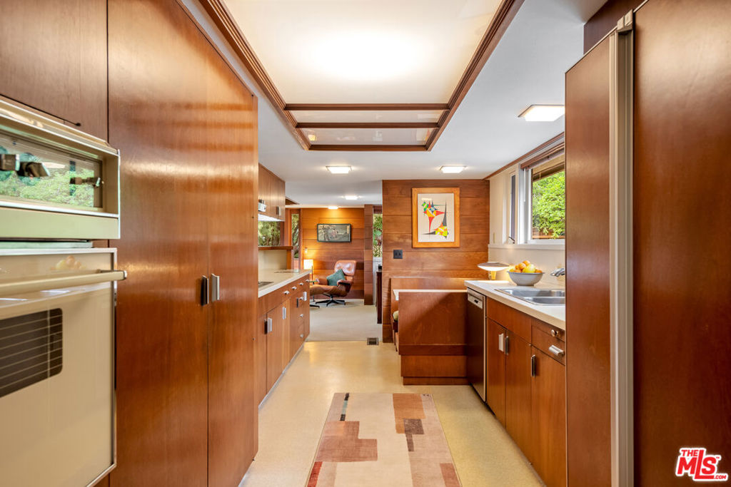1915 Country Club Drive