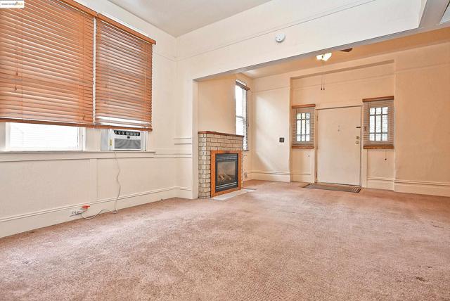 672 33Rd St, Oakland CA: https://media.crmls.org/mediaz/e6062589-dbdb-4c97-afea-582b4d7cc32d.jpg