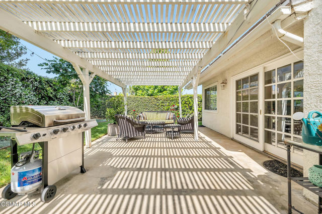 5050 Golden Nugget Way, Oak Park CA: https://media.crmls.org/mediaz/e606501e-c4be-4342-9c75-bd458359f722.jpg