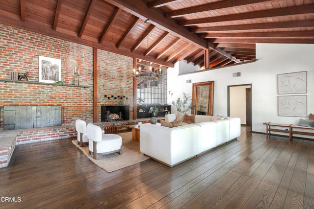 Detail Gallery Image 4 of 51 For 10400 Mcbroom St, Sunland,  CA 91040 - 3 Beds | 2/1 Baths