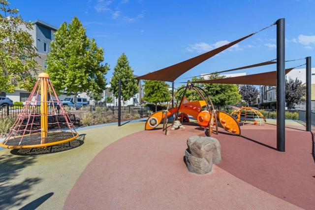 178 Llano De Los Robles Avenue, San Jose CA: https://media.crmls.org/mediaz/e606607c-52ab-4782-8a54-b3254aa4a0af.jpg