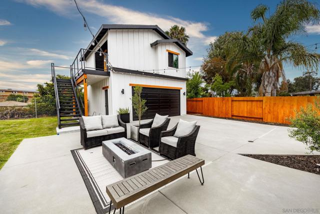 2146 Foster St, Oceanside CA: https://media.crmls.org/mediaz/e6067eb6-8a12-44b1-b0a9-5beaca888518.jpg