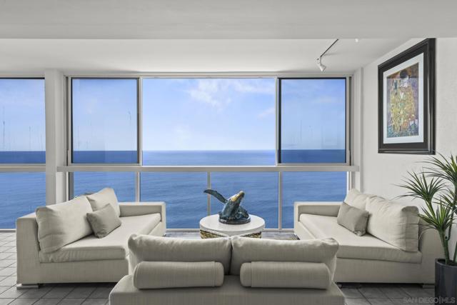 939 Coast Blvd, La Jolla CA: https://media.crmls.org/mediaz/e606abcc-d28f-44e3-8fed-eea1064a4966.jpg