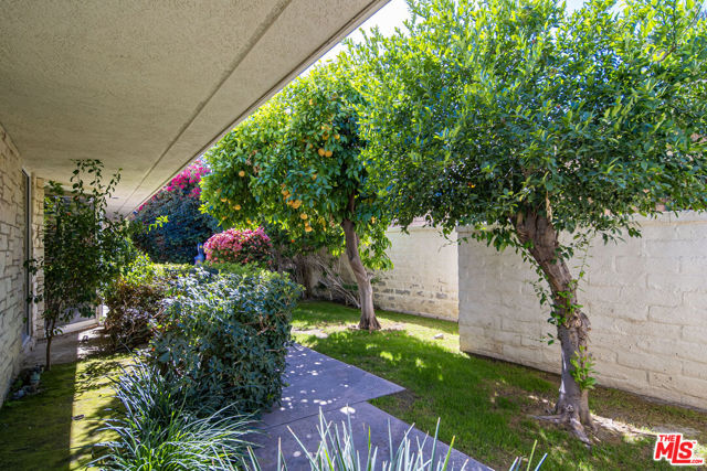 7 Churchill Lane, Rancho Mirage CA: https://media.crmls.org/mediaz/e6074356-167c-42f8-a711-9d186206ebd1.jpg