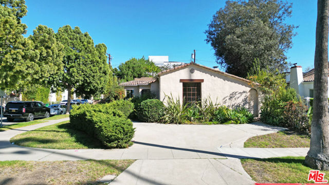 200 S Carson Road Beverly Hills, California Plans for approx. 2,700 SF revived 1920's Spanish home offering 3 Bedrooms and 3.5 Baths. The character-filled home will feature generously sized bedrooms with en-suite bathrooms, an open floor plan, and potential for an ADU. Nestled beautifully on a corner lot, windows will provide an influx of abundant, natural sunlight throughout. This serene and highly-desirable location just blocks from Robertson Blvd also provides prime and easy access to coveted shopping and dining.