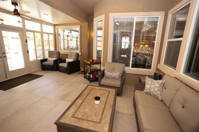 5090 Archcrest Way, Sacramento CA: https://media.crmls.org/mediaz/e608b980-2f59-4ec6-9af1-4f041c4b1f61.jpg