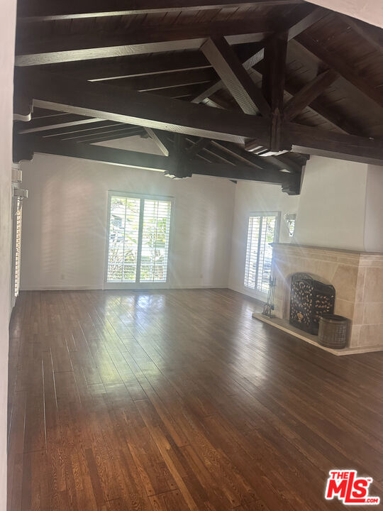 320 S Mccarty Drive, Beverly Hills CA: https://media.crmls.org/mediaz/e6094376-fe1b-4b11-add8-c14c8f4f3ff9.jpg