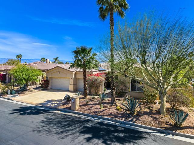 4 Hillcrest Drive, Palm Desert CA: https://media.crmls.org/mediaz/e60a0cd0-31d4-48da-8bba-cf86c42c00bc.jpg