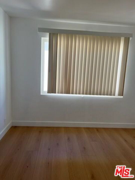 901 E Acacia Avenue, Glendale CA: https://media.crmls.org/mediaz/e60a3652-822f-4fa3-bc8d-33970c82aae8.jpg